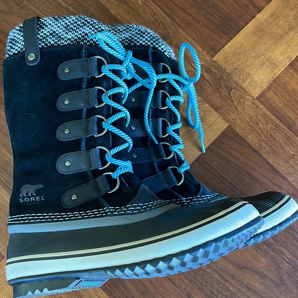 SOREL JOAN OF ARCTIC BLACK SUEDE GREY KNIT TURQUOISE ACCENT WINTER BOOTS - S 7.5